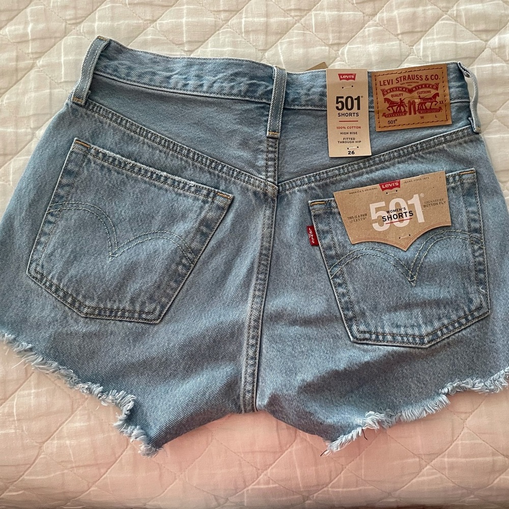Light wash Levi 501 shorts!
